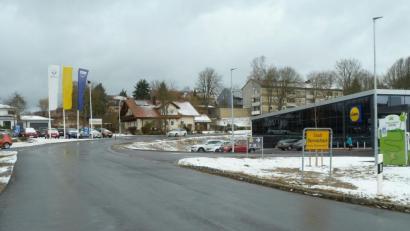 Bild: Portner
Der Stadtrat kam einstimmig überein, den Neubau des Gehwegs an der Muracher Straße im Frühjahr auszuschreiben, so dass die Maßnahme spätestens im Oktober fertig wäre. Im Bauamt geht man von acht Wochen Bauzeit aus.