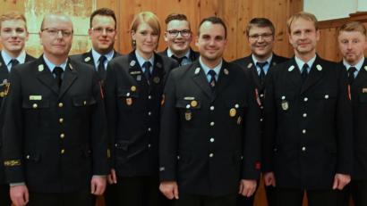 Bild: gf
Die Aktiven der Feuerwehr Poppenricht wählen neue Kommandanten (von links): Jojo Sander, Kreisbrandinspektor Christoph Strobl, Atemschutzgerätewart Johannes Hauer, Jugendleiterin Marion Hoppe, Oliver Sander, Gerätewart Stefan Hartmann, Vertrauensmann Michael Eckl, Kommandant Markus Zagel und Kreisbrandmeister Jürgen Schloß.