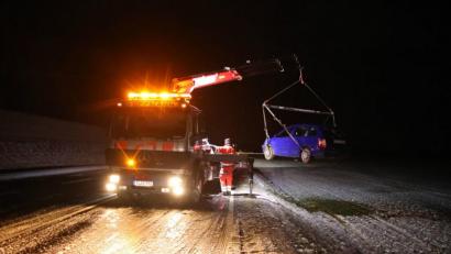 Bild: Alexander Auer
Glättebedingte Unfälle gab es vor allem im Landkreis Regensburg. Bei Neutraubling kam eine Frau von der Straße ab, blieb aber unverletzt.