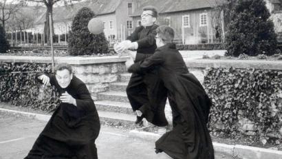 Repro: sön
Auch das Ballspiel der Novizen gehörte in Ensdorf zum Klosterleben der Salesianer - ebenso wie die Arbeit.