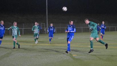 Bild: ref
Mit einem wuchtigen Kopfball kurz nach Spielbeginn machte Marco Seifert (rechts) das 1:0 für dei DJK Gebenbach.