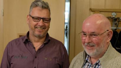 Bild: le
Die verbliebenen beiden Vorstandsmitglieder beim Club „ Unter uns": Hauptkassier Gerhard Schaller (links) und Vorsitzender Siegfried Schuller (rechts). Sie werden den Club kommissarisch bis zum 30. April führen, bevor feucht-fröhlich mit einem Weißwurstessen das Kapitel Gesellschaftsverein geschlossen wird.