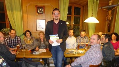 Bild: hm
CSU-Bürgermeisterkandidat Wolfgang Lotter (stehend) präsentierte sein Programm.