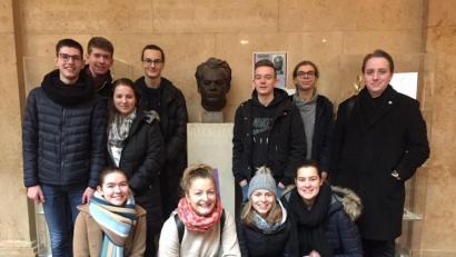 Bild: Lukas Schöpf/exb
Eine Exkursion führte diese Gymnasiasten zu einem Konzert der Münchner Philharmoniker und zur Hochschule für Musik und Kunst.