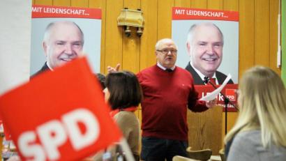 Bild: exb
Beim Wahlkampfauftakt des SPD-Kreisverbands im Naabtalhaus benennt Landratskandidat Peter Lehr seine Ziele.