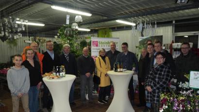 Bild: krb
Die CSU besucht in Neustadt zehn verschiedene Orte und befragt die Menschen dort nach ihrer Meinung zu bestimmten Themen.