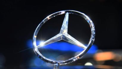 Bild: Uli Deck
Daimler ruft weltweit fast 300.000 Autos von Mercedes-Benz wegen Brandgefahr zurück.