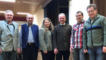 Bild: Hirsch
Johann Krottenthaler, August Steinbauer, Yvonne Wolfrum, Alwin Kleber, Bernhard Irlbacher und Hubert Amode (von links) sprachen bei der Mitgliederversammlung der Waldbesitzervereinigung Nabburg-Burglengenfeld.