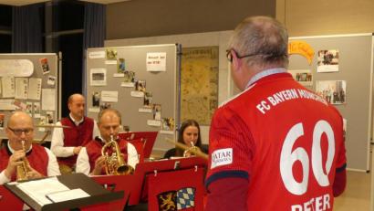 Bild: rn
Mit großer Freude dirigiert "Peter 60" die Bayern-Hymne "Stern des Südens".