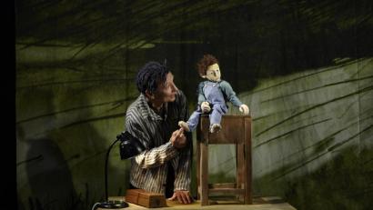 Bild: exb
Eine Szene aus dem Stück "Wenn du einmal groß bist" des Figurentheaters Pantaleon. Zu sehen ist das Stück am Mittwoch, 19. Februar, um 19 Uhr in der KZ-Gedenkstätte.