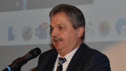 Bild: dob
Bürgermeister Andreas Wutzlhofer spürt kräftigen Gegenwind seiner Kontrahenten auf der letzten Wegstrecke zur Kommunalwahl in Sachen Einstellungspolitik im Rathaus. Deswegen äußert er sich nun öffentlich dazu.