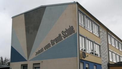 Bild: fpoz
Die Jobst-vom-Brandt-Schule ist nicht nur Veranstaltungsort, sondern auch ein Thema der Podiumsdiskussion. Welche Pläne haben die beiden Kandidatinnen für den Schulstandort in der Schublade?