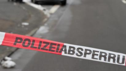 Bild: Boris Roessler/dpa
Auf Antrag der Staatsanwaltschaft Hof erging Haftbefehl gegen einen Audifahrer, da dieser versucht hatte, auf Zeugen eines Unfalls einzuwirken.