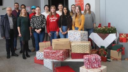 Archivbild: weu
Schulen wie die Staatliche Berufsfachschule und die Grundschule Teunz beteiligten sich mit Päckchenspenden am Hilfsprogramm der Tafel Oberviechtach.