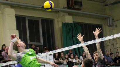 Bild: FOTO PERZL
Marco Nanka (links) und Flo Wachtler (rechts) am Netz.