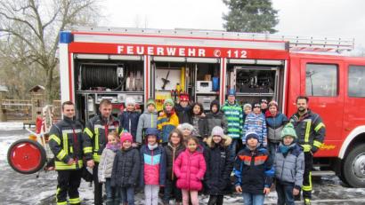 Bild: Grundschule Wiesau/exb
Die Feuerwehr Fuchsmühl besuchte die Wiesauer Drittklässler.