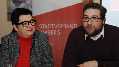 Bild: gf
Stefan Dietl (rechts) im Gespräch mit Birgit Fruth von der SPD.