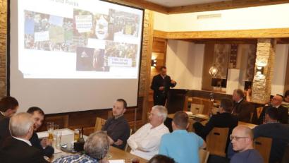 Bild: mfh
Der Vortrag von Meinrad Wimmer von der Baywa, Sparta Agrar, zum Thema Zukunft der Landwirtschaft in Zeiten von Klimawandel, Digitalisierung und politischen Entscheidungen, fand großes Interesse.