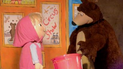 Bild: Kunz
Mascha will ihrem Freund, dem Bären, eine Geburtstagstorte backen.