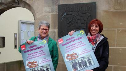 Bild: stg
Sie stehen im Wettbewerb miteinander im Kampf um das Kemnather Rathaus, verfolgen aber auch gemeinsame Ziele: Die Bürgermeisterkandidatinnen Heidrun Schelzke-Deubzer (l.) von den Grünen und Jutta Deiml von der SPD.
