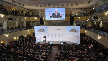 Bild: Tobias Hase/dpa 
Bundespräsident Frank-Walter Steinmeier spricht am ersten Tag der 56. Münchner Sicherheitskonferenz.