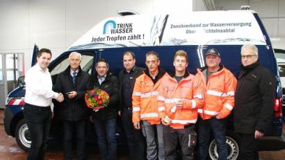 Bild: ld
Fahrzeugübergabe im Autohaus Brucker: (von links) Michael Brucker, WZV-Vorsitzender Peter König, Geschäftsführer Thomas Prechtl, Raffael Kohlhofer vom Autohaus Brucker, Michael Prechtl, Tobias Nickl, Bernhard Schmidt und Wassermeister Gerhard Daubner.