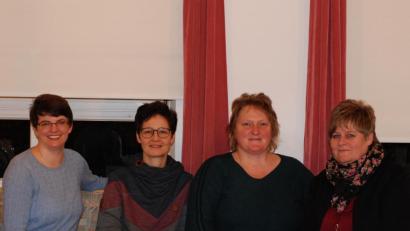Bild: Vogl, Christa
Kristina Heinzel-Neumann, Heike Stahl, Hermine Häupl und Petra Köchert (von links) laden ein zur Familienkirche in die evangelische Kirche in Erbendorf.