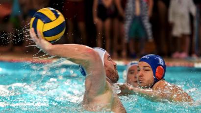 Bild: A. Schwarzmeier
Auch Routiniers wie Sean Ryder (am Ball) konnten die beiden Auswärtsniederlagen des SV Weiden am Wochenende nicht verhindern.