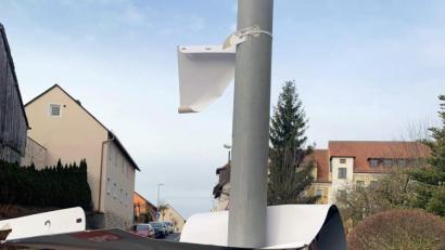 Bild: jma
In der Eschenbacher Straße haben bisher Unbekannte ein Wahlplakat abgerissen.