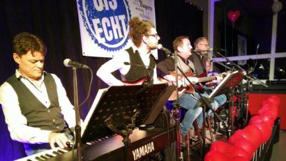 Bild: mma
Gerhard "Bifi" Köbler, Tobi Rauscher, Hans Miesbeck, Sepp Zweck und Alois Heimler (von links) begeisterten am Valtentinstag im Tempelmuseum in Etsdorf mit richtig guter Musik.