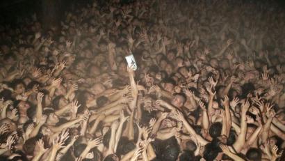 Bild: -
Teilnehmer des Saidai-ji Eyo-Festes im west-japanischen Okayama versuchen, zwei heilige Holzstöcke zu ergattern. Wer einen bekommt, ist der „Glückspilz“. Foto: kyodo/dpa