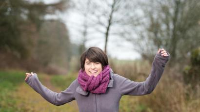 Bild:  contrastwerkstatt – stock.adobe.com
Wir können einiges dafür tun, um unser Immunsystem zu stärken – und uns vor Infekten zu schützen. Wer sich nicht schlapp fühlt, fühlt sich auch gleich viel glücklicher.