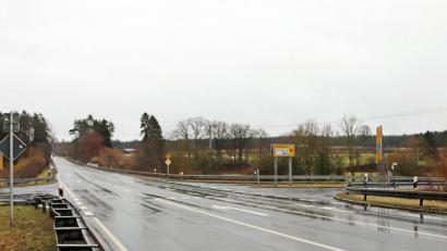 Bild: jma
Die B 85 im Bereich der Einfahrt zum Michelfelder Bahnhof. 2021 soll die Detailplanung für den Ausbau beginnen.