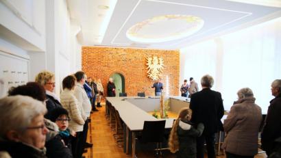 Bild: njn
Der Rathaussaal mit dem großen Deckenfresko aus der Hand von Erwin Otte.