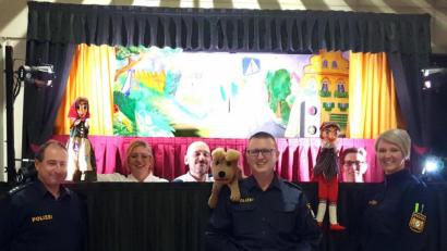 Bild: Polizeipuppenbühne Weiden/exb
Die Polizeipuppenbühne aus Weiden gab im Jugendzentrum acht Vorstellungen.