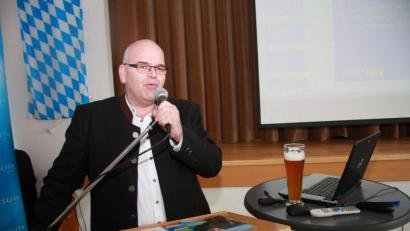 Bild: wro
Klaus Meyer zieht derzeit die kommunalpolitischen Fäden in Bad Neualbenreuth. „Für meine Marktgemeinde werde ich mich auch weiterhin einsetzen und die Verbindungen pflegen“, versprach er.
