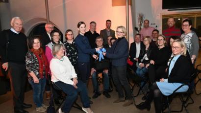 Bild: gf
Probesitzen auf den neuen Museums-Stühlen.