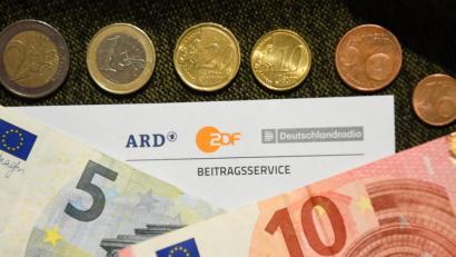 Bild: Nicolas Armer
In einem vorläufigen Entwurf haben Experten einen Anstieg um 86 Cent auf 18,36 Euro vorgeschlagen. Foto: Nicolas Armer/dpa