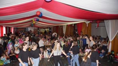 Bild: mmj
In der dekorierten MMM-Kantine hatten feierten die Kinder bei vollem Haus ihren Faschingsnachmittag.