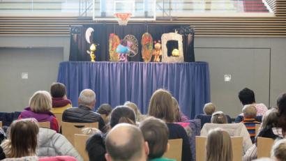 Bild: jzk
„Welche Biene hat beim Wettbewerb den besten Honig?“, lautete die Frage beim Karfunkel-Figurentheater.