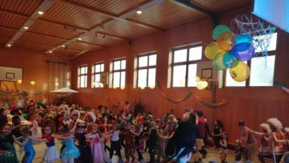 Bild: exb
Beim Kinderfasching in Störnstein geht die Post ab. Die kleinen Maschkerer erobern das geschmückte Gemeindezentrum.