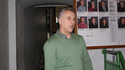 Bild: bjp
Als Spitzenkandidat der Bürgerliste 'Neustadt braucht Zukunft zieht Helmut Schäffler beim Bürgergespräch eine politische Bilanz der zu Ende gehenden Stadtrats-Wahlperiode.