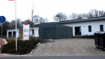 Bild: Hirsch
Die Johanniter wollen ihr Kinderhaus "Welt-Entdecker" erweitern. Vorab sollen auf dem Gelände an der Schwimmbadstraße aber Container aufgestellt werden.