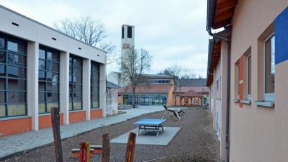 Bild: twi
Für die offene Ganztagsschule soll auch die kleine Sporthalle (links) umgebaut werden.