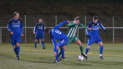 Bild: Reiner Fröhlich
SV Raigering (Bild) und SV Mitterteich waren die beiden ersten Testspielgegner der DJK Gebenbach (Zweiter von rechts Dominik Haller). Das dritte Vorbereitungsspiel steht am Samstag beim TSV Kareth-Lappersdorf auf dem Programm.