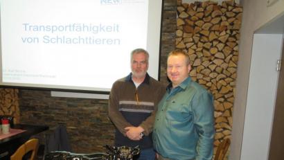 Bild: adj
Das Tierwohl liegt den Milchbauer und den Tierärzten am Herzen. Dies betonten BDM-Teamleiter Werner Reinl und Amtstierarzt Dr. Ralf Blome (links) beim Milchbauerstammtisch.