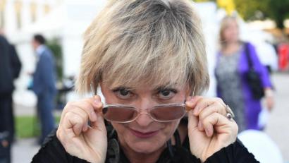 Bild: Felix Hörhager/dpa
Gloria Fürstin von Thurn und Taxis im Juli 2019 beim Sommerempfang des bayerischen Landtags im Garten von Schloß Schleißheim.