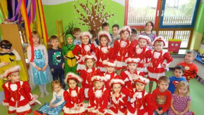 Bild: hl
Die Kindergartenkinder stellten sich mit der Wichtelgarde des WCV zum Foto auf.