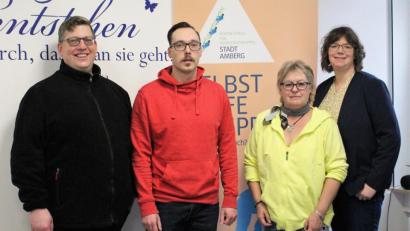 Bild: Dagmar Williamson
Tim Bruns, Martin Vielberth, Sabine Graf und Sozialpädagogin Kerstin Bauer (von links) stellen die unabhängige Selbsthilfegruppe „Aktiv und gemeinsam“ für Amberger und Landkreisbewohner vor. Unabhängig von ihren Diagnosen treffen sich Interessenten ab 2. März montags, um nicht alleine in die neue Woche starten zu müssen.