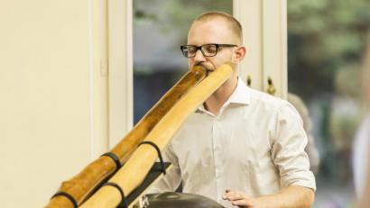 Bild: Matthias Ritzmann
Philipp Gerisch kommt nach Brand und lädt zu einem Didgeridoo-Workshop für Anfänger ein.